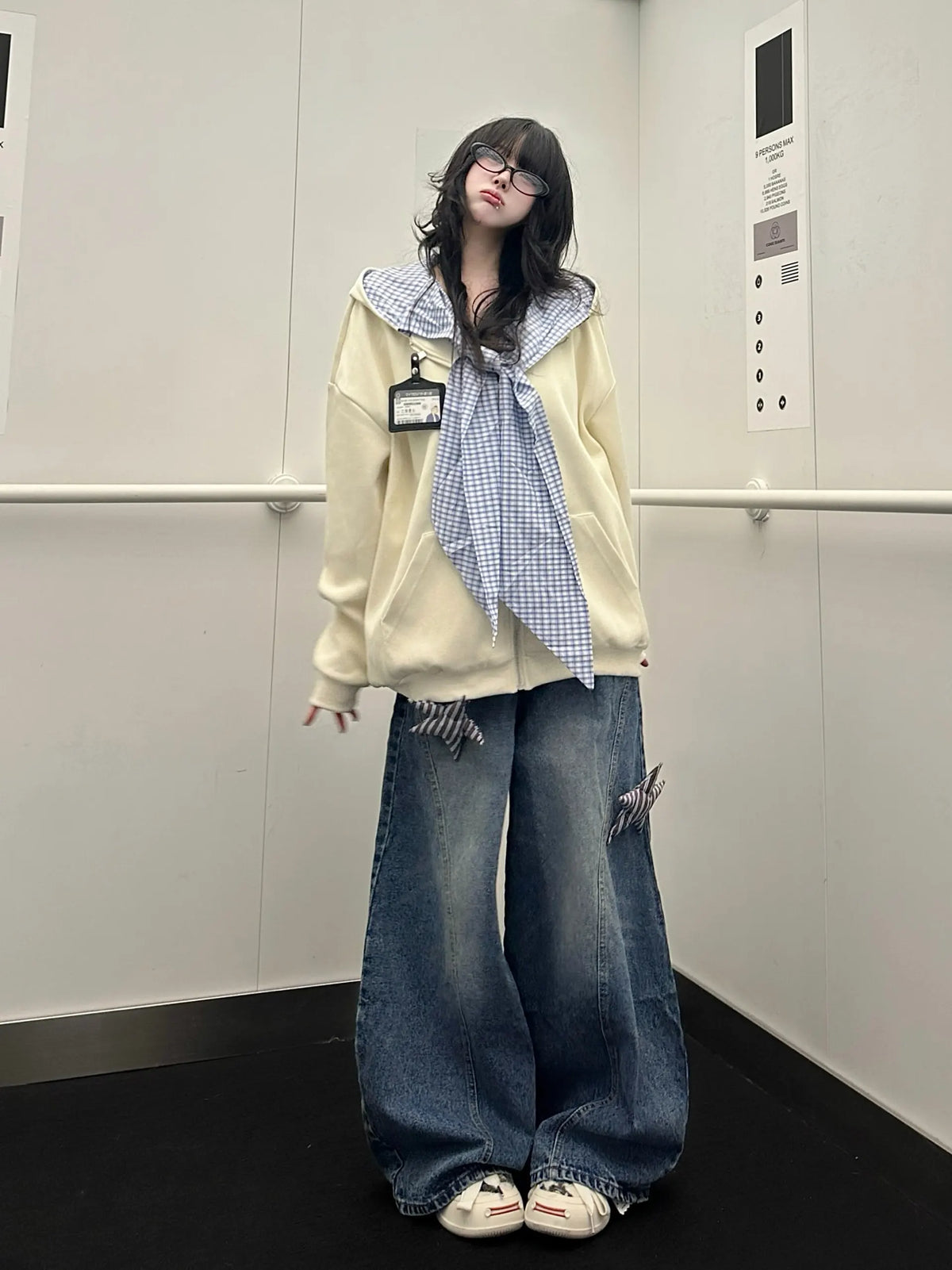 Star Patch Washed Barrel Leg Jeans OL2444