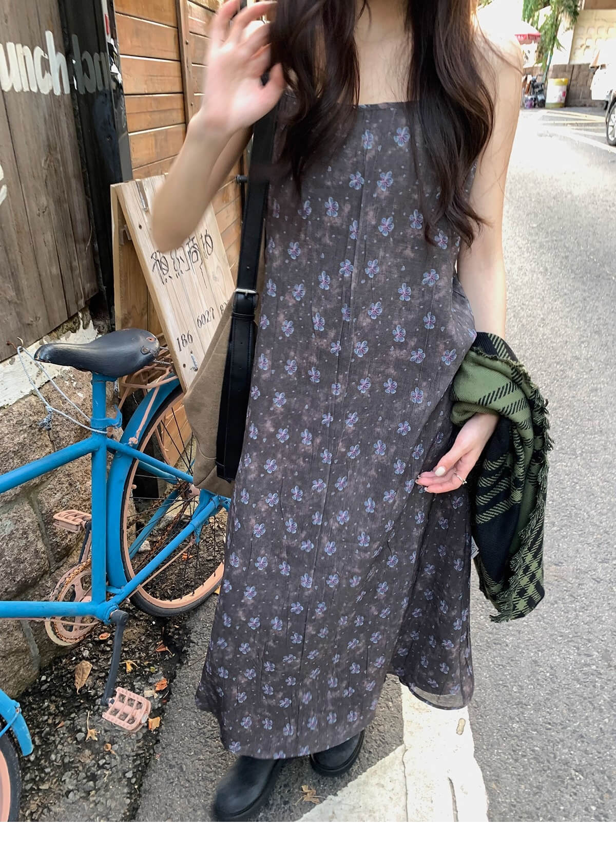 フレンチムードの小花キャミワンピース