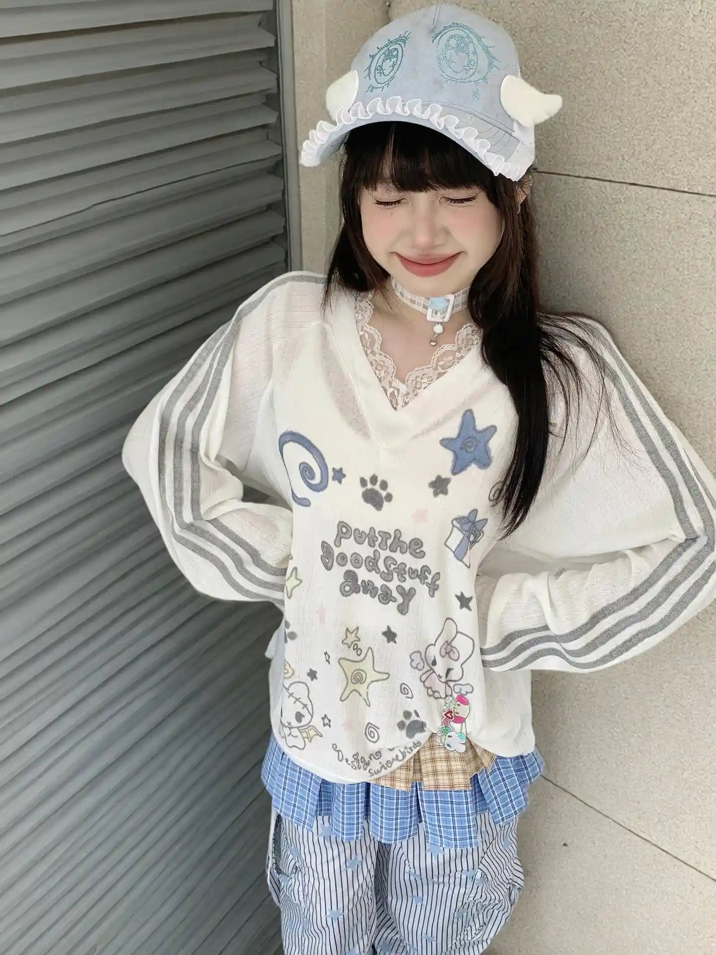 Cute Cartoon Lace V-Neck Long Sleeve Tee oliviroa オリヴィオラ
