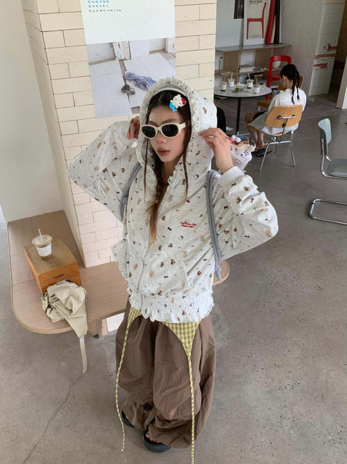 カジュアルに羽織れる 花柄フーディー