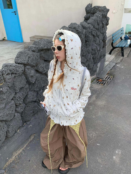 カジュアルに羽織れる 花柄フーディー