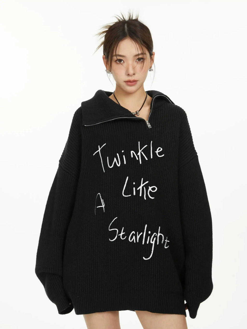 刺繍ハイネックジップニット