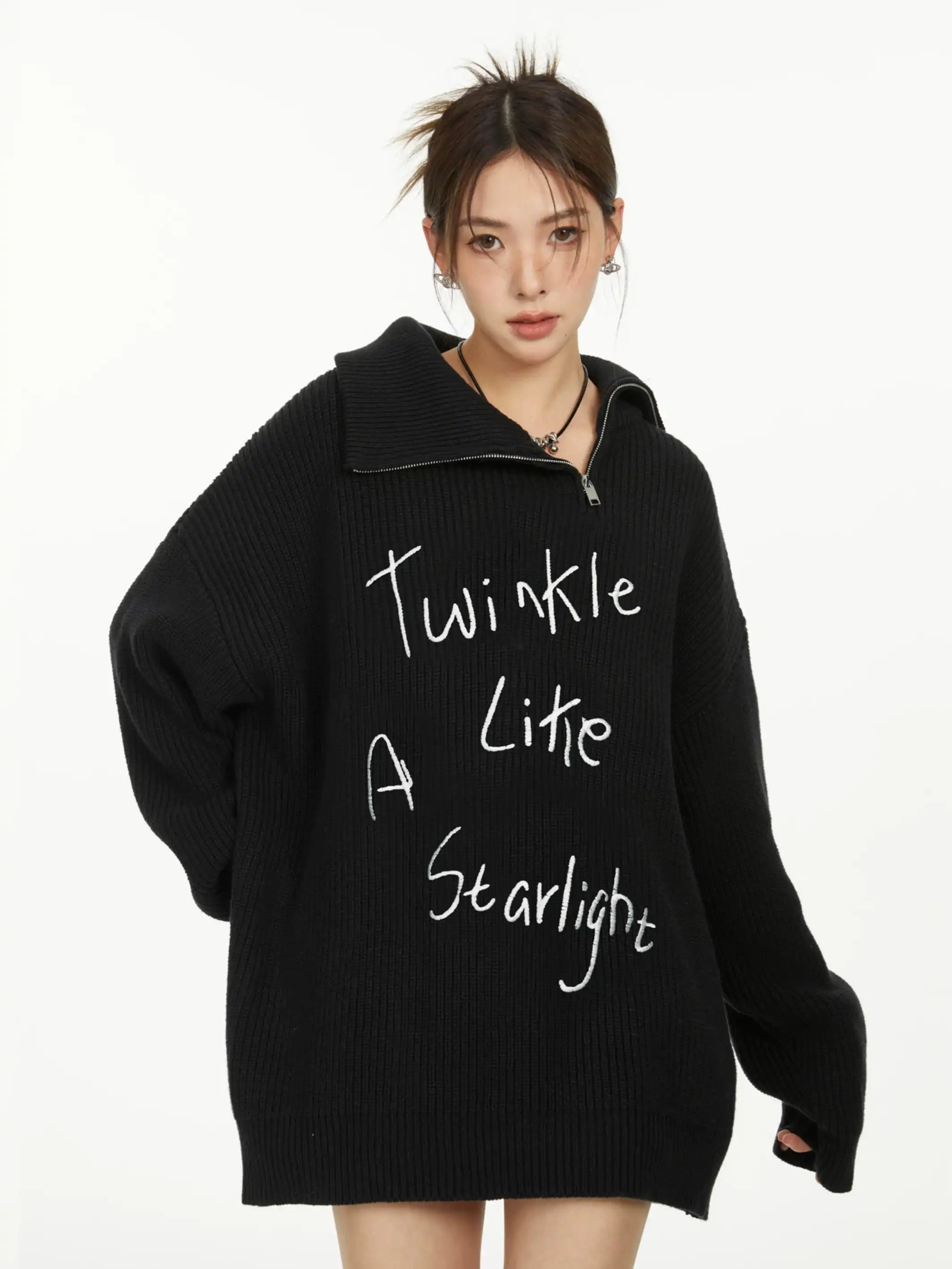 刺繍ハイネックジップニット