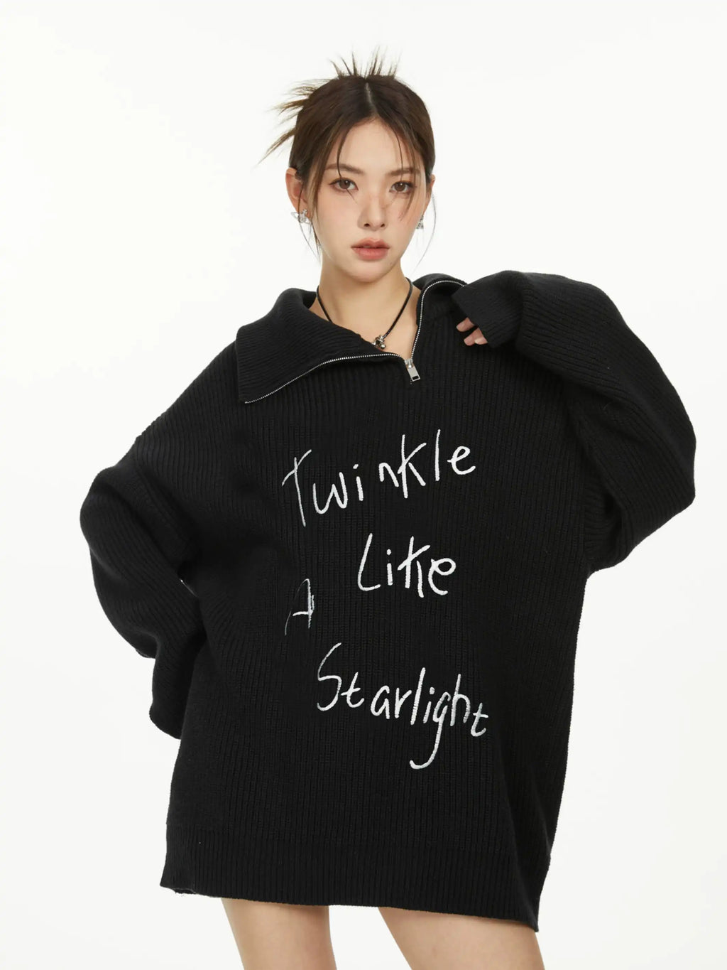 刺繍ハイネックジップニット