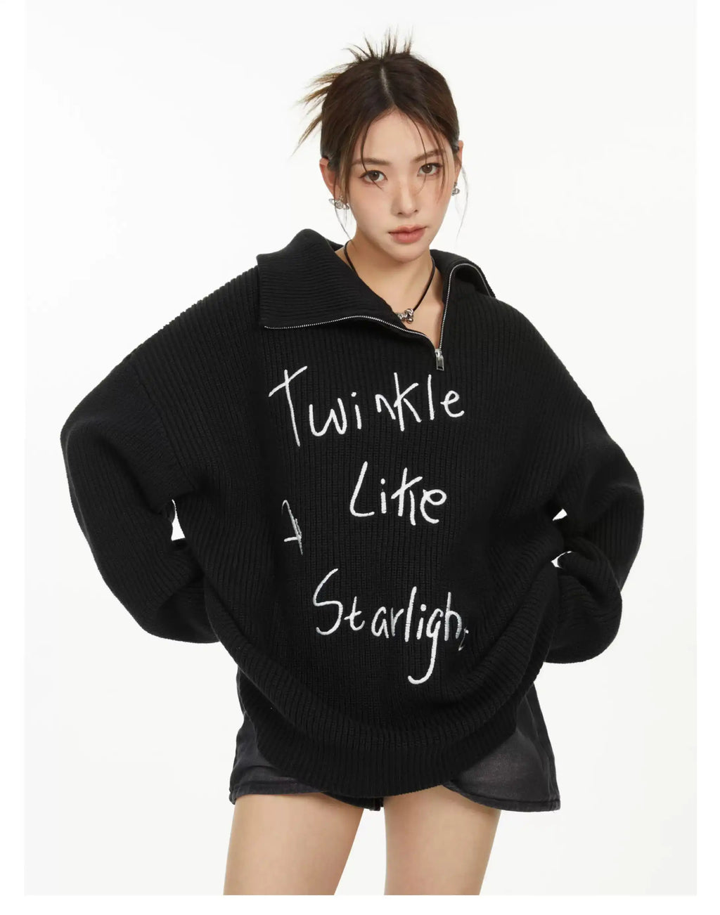 刺繍ハイネックジップニット