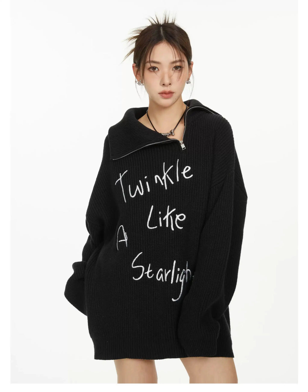 刺繍ハイネックジップニット