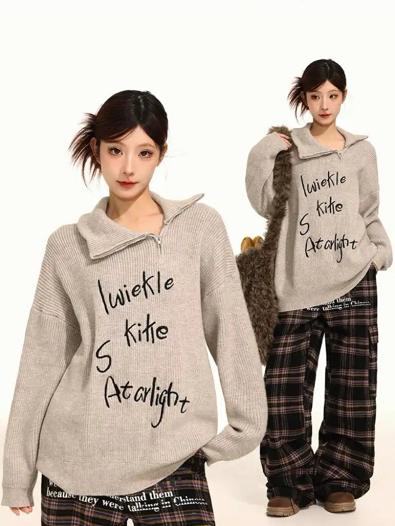 グレー刺繍ハイネックジップニット