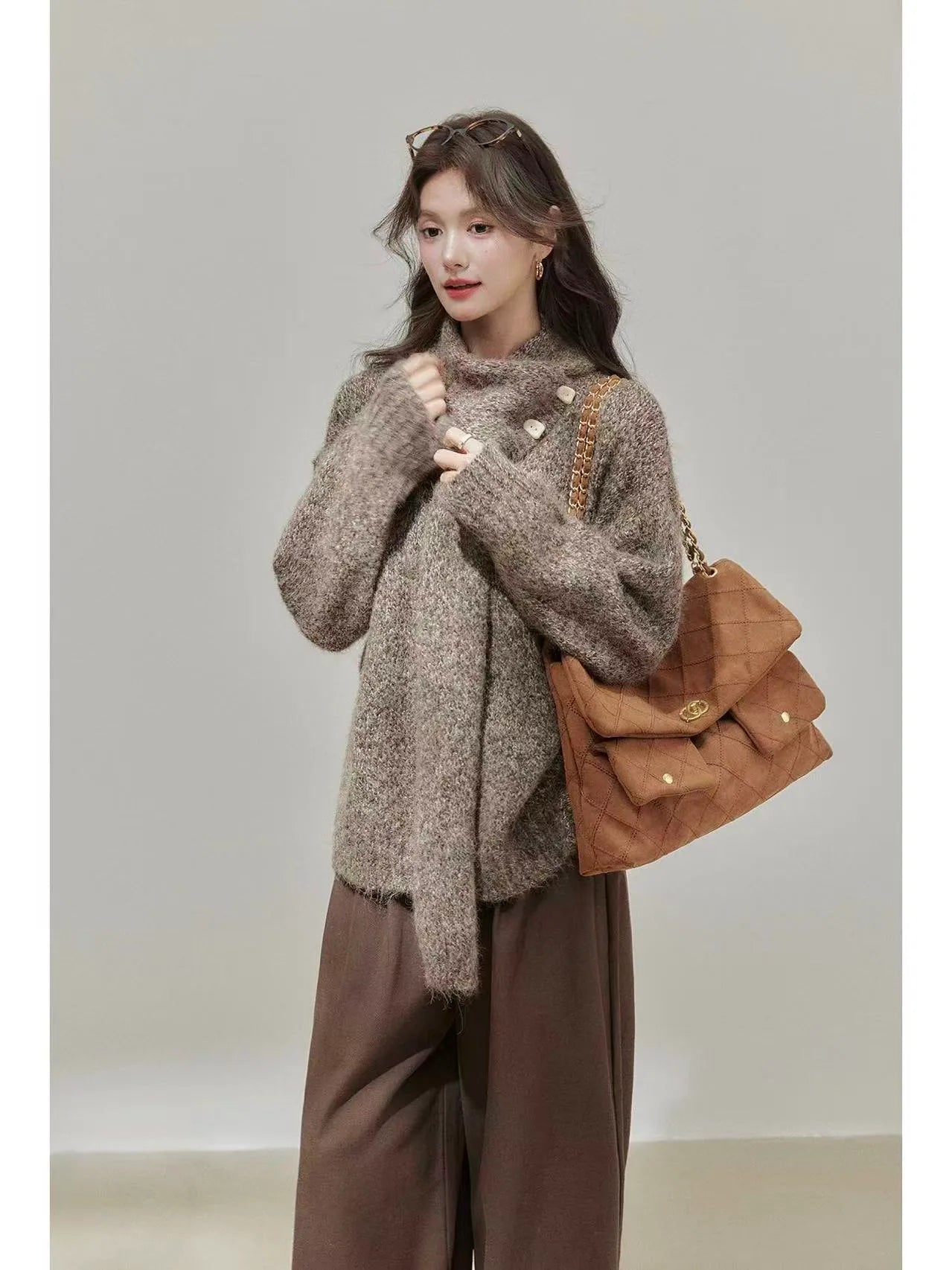 Soft V-Neck Knit with Scarf    OL1929