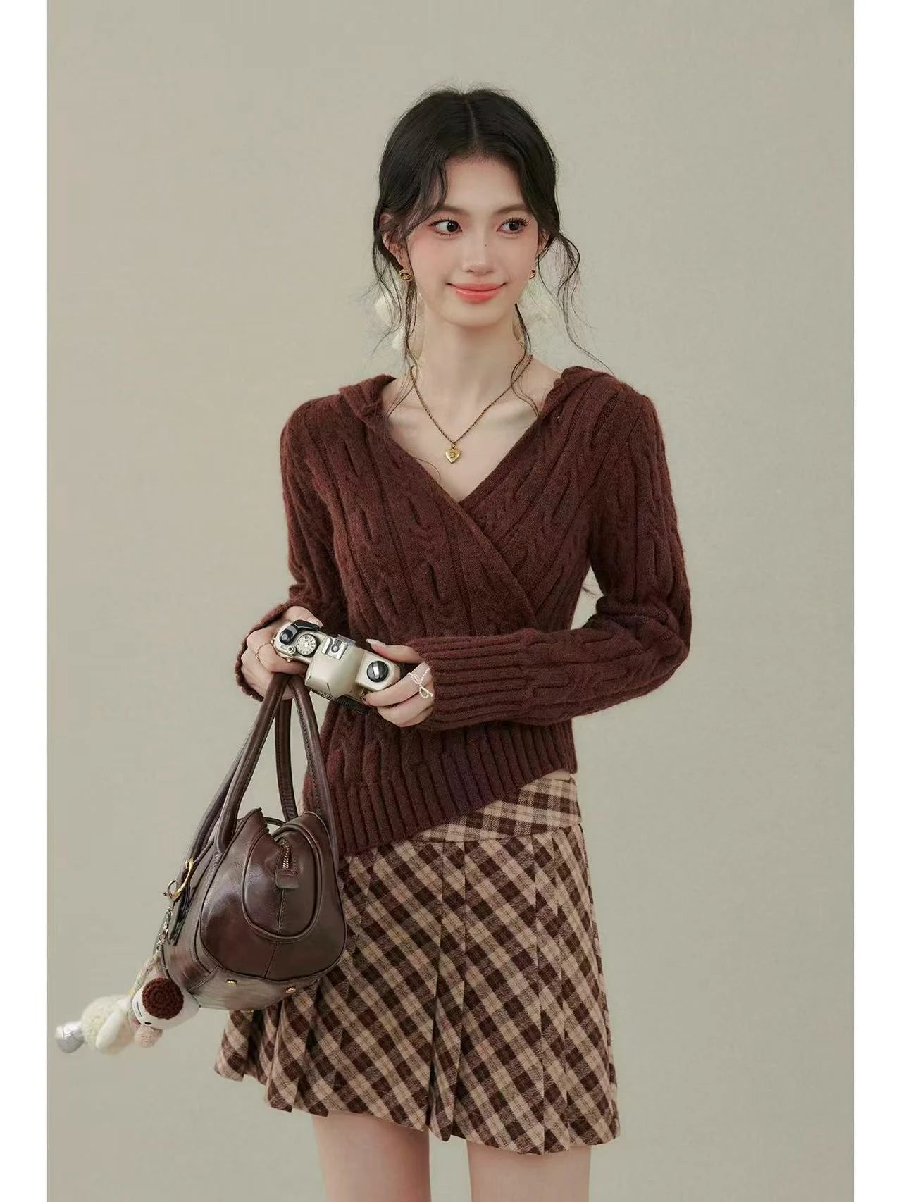 Asymmetric Hem V-Neck Knit    OL1938