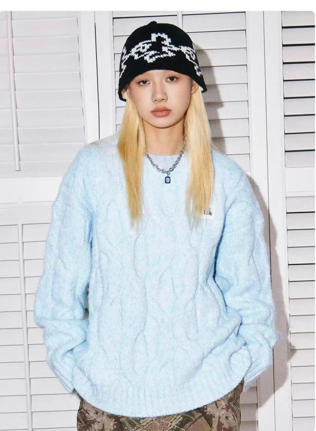 Textured Cable Pullover with Color Yarn Detail   OL2170