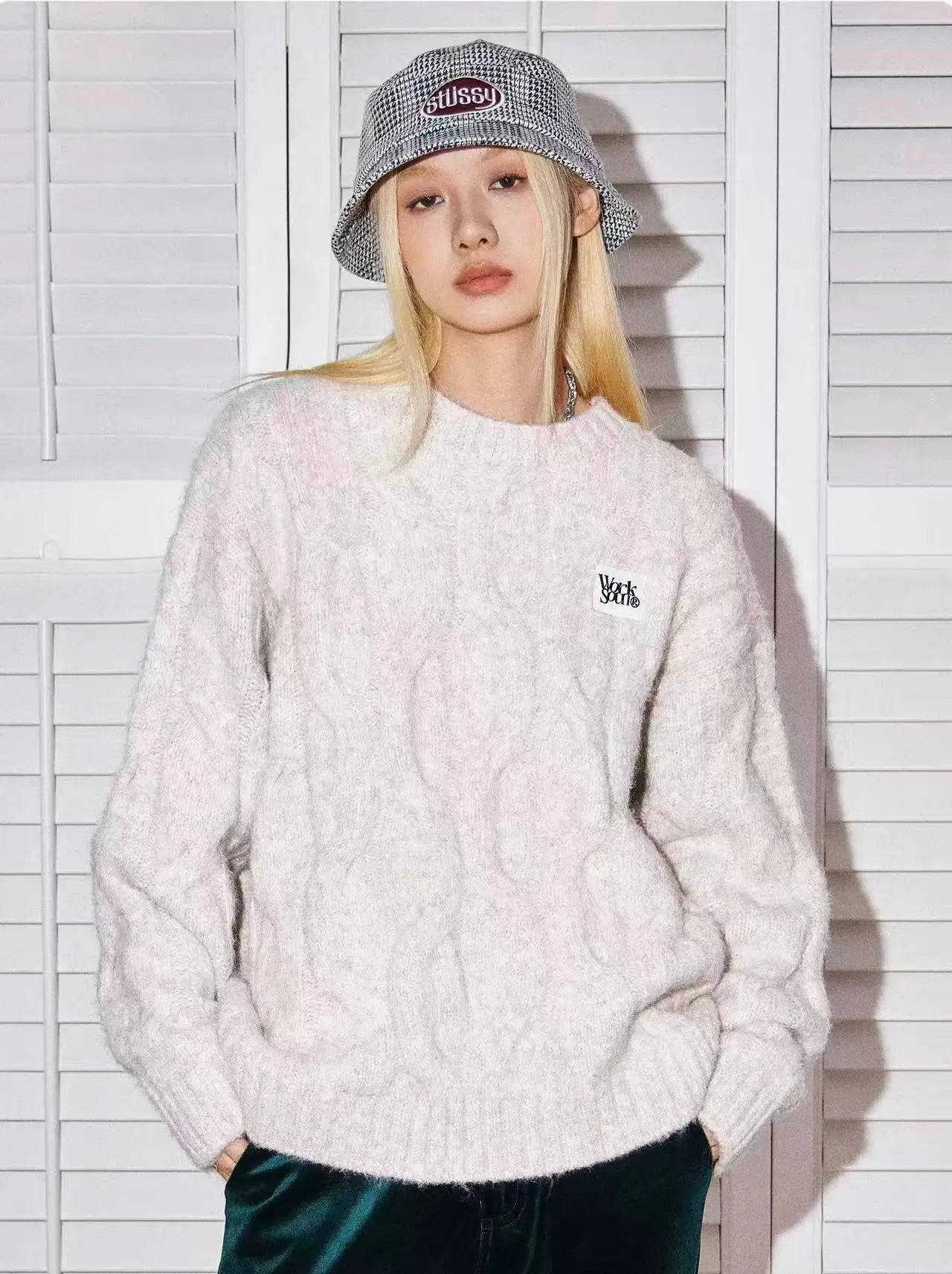 Textured Cable Pullover with Color Yarn Detail   oliviroa オリヴィオラ