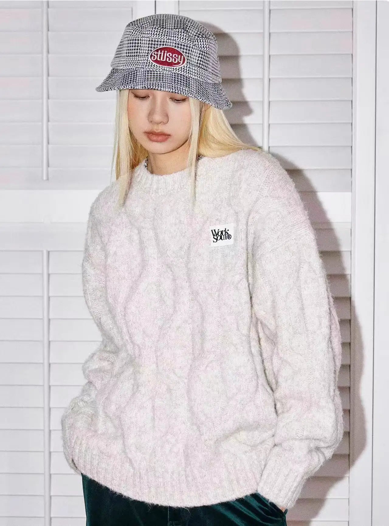 Textured Cable Pullover with Color Yarn Detail   OL2170