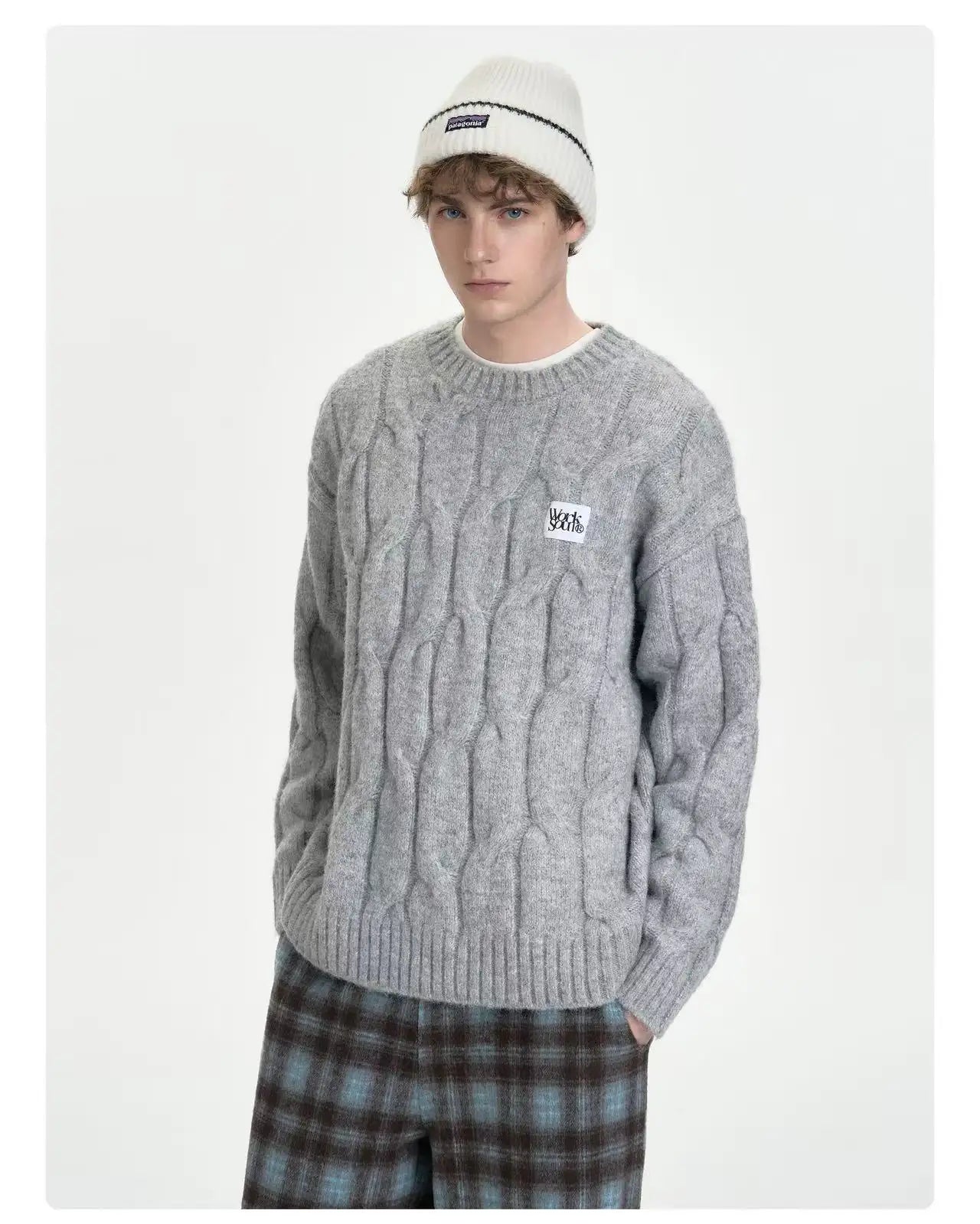 Textured Cable Pullover with Color Yarn Detail   OL2170