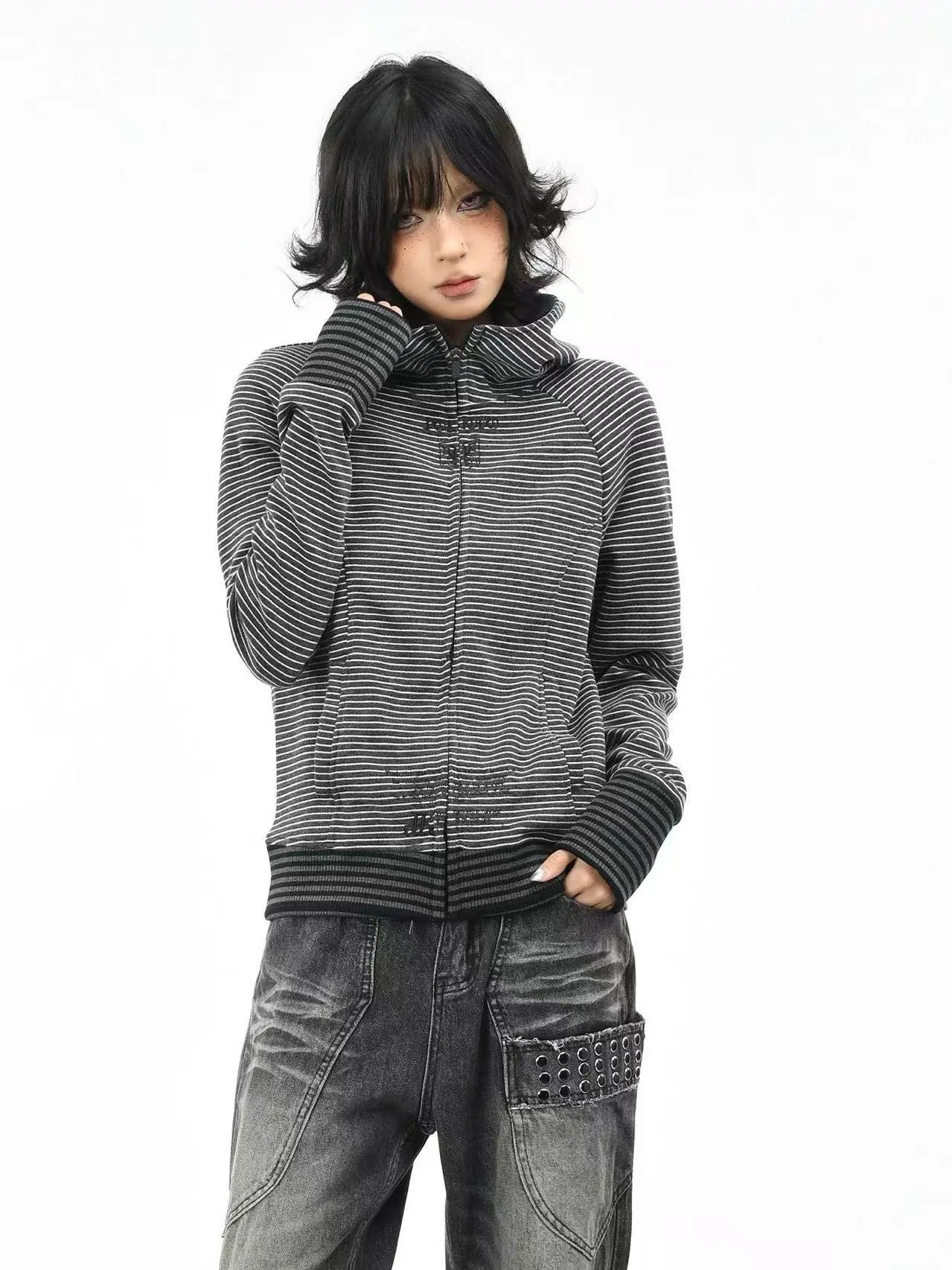 Striped Slim Fit Zip Hoodie   oliviroa オリヴィオラ
