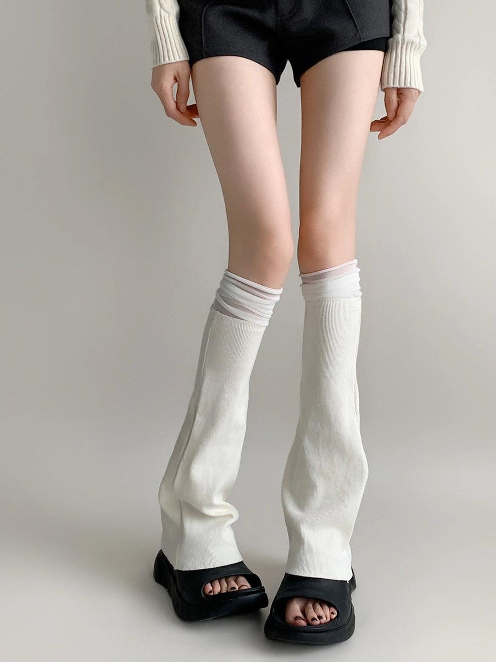 White Mesh Panel Flared Leg Warmers oliviroa オリヴィオラ