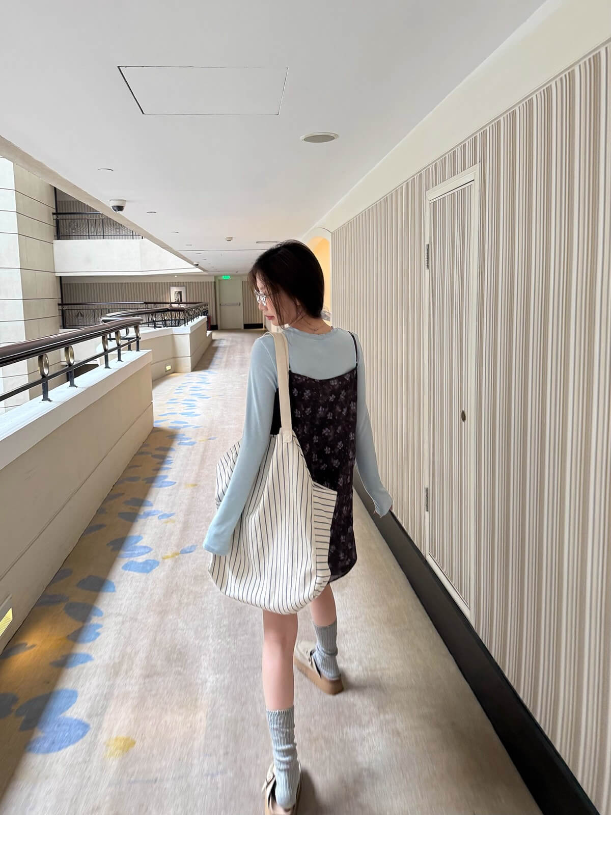 フレンチムードの小花キャミワンピース