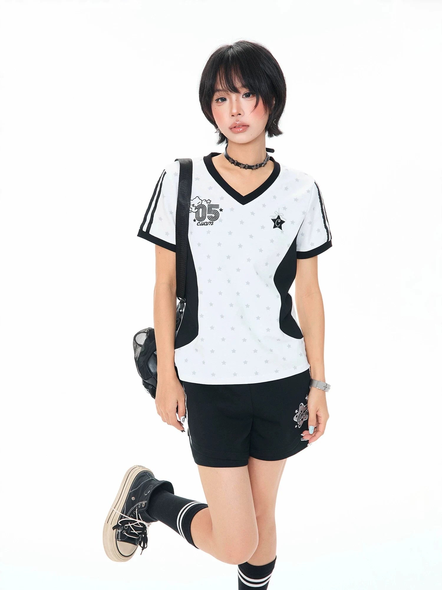 Star All Over Print V Neck Sporty Crop Tee oliviroa オリヴィオラ