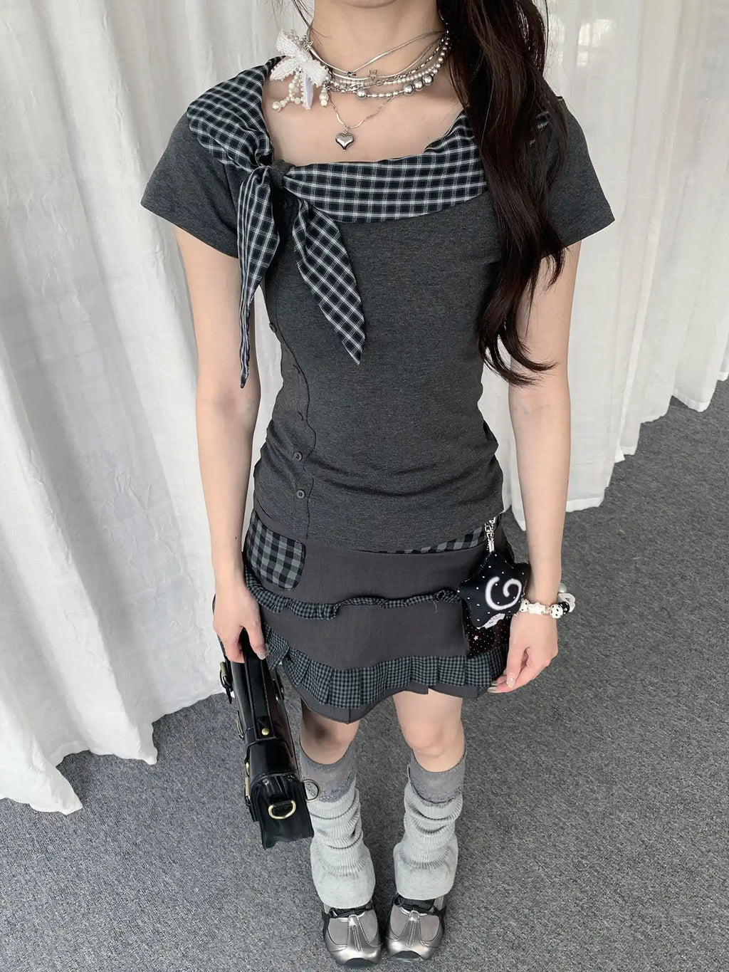 나비 넥타이 로우 라운드 넥 티셔츠 OL2281