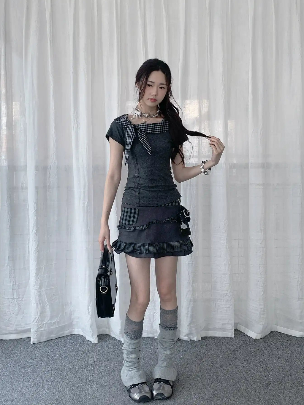나비 넥타이 로우 라운드 넥 티셔츠 OL2281