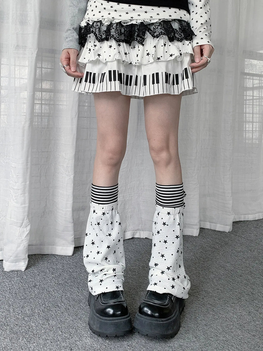 Star Stripe Lace Up Leg Warmers oliviroa オリヴィオラ