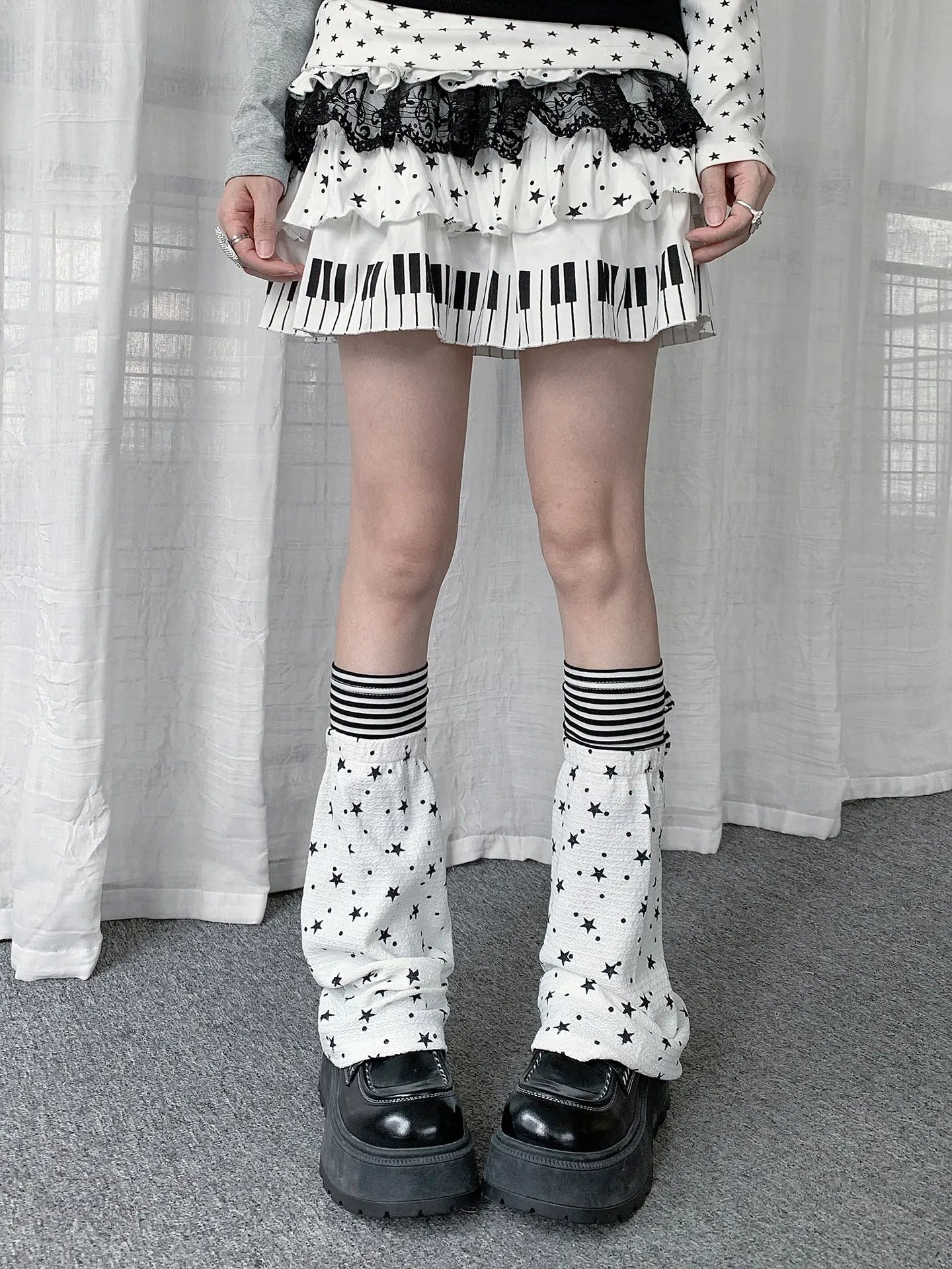 Star Stripe Lace Up Leg Warmers oliviroa オリヴィオラ