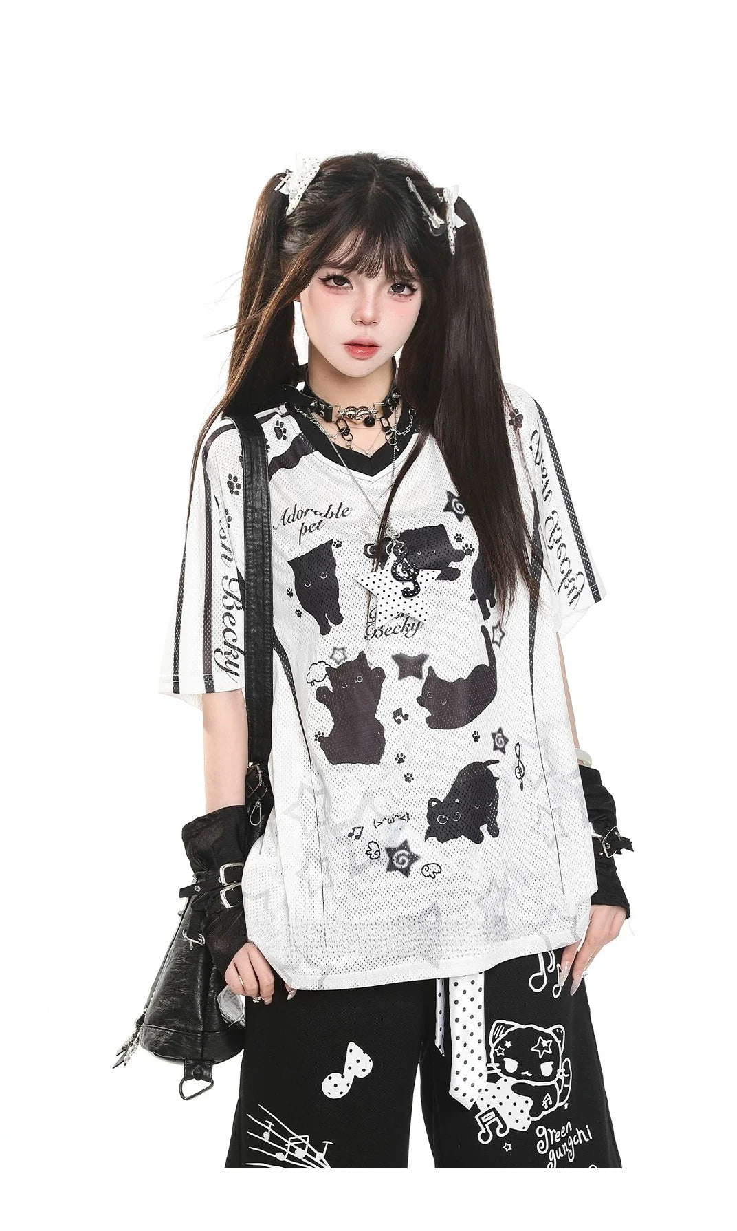 Cat Graphic V Neck T Shirt oliviroa オリヴィオラ