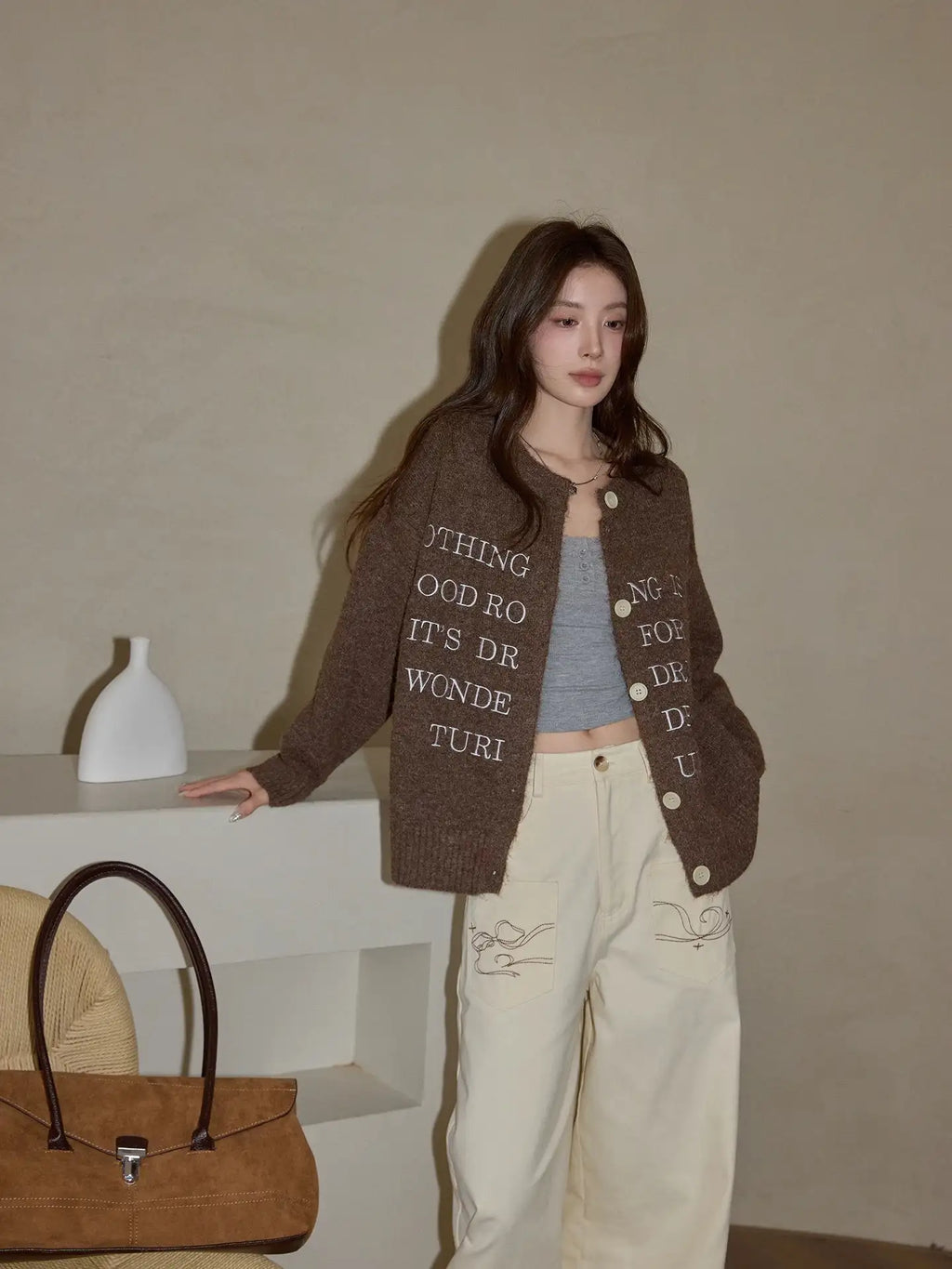 ブラウン英字ニットトップス   OL1882