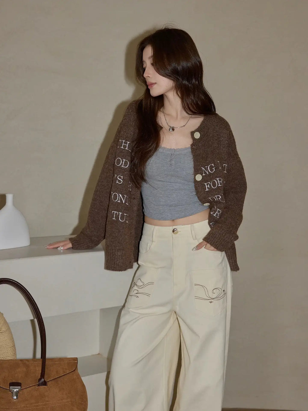 ブラウン英字ニットトップス   OL1882