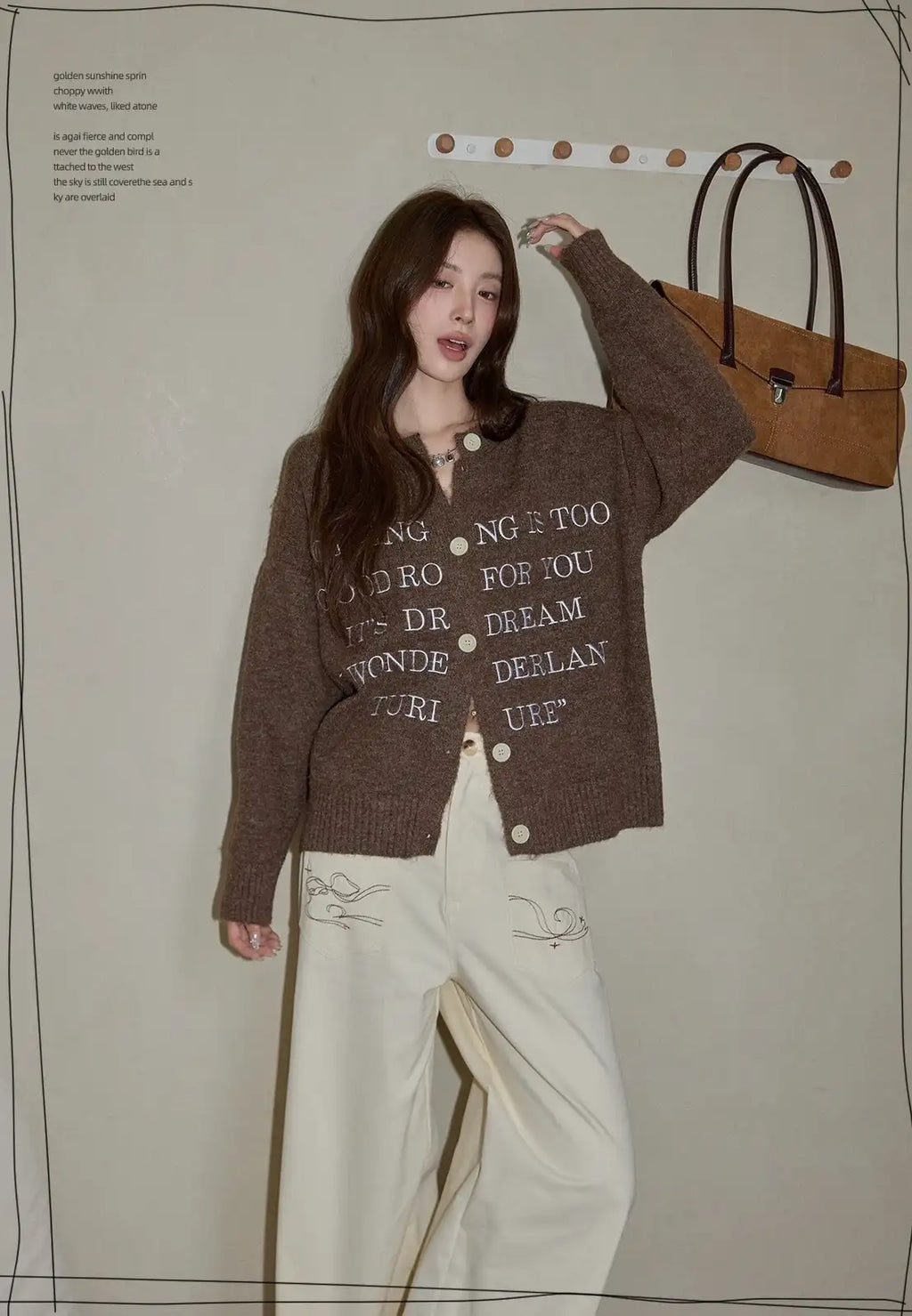 ブラウン英字ニットトップス   OL1882