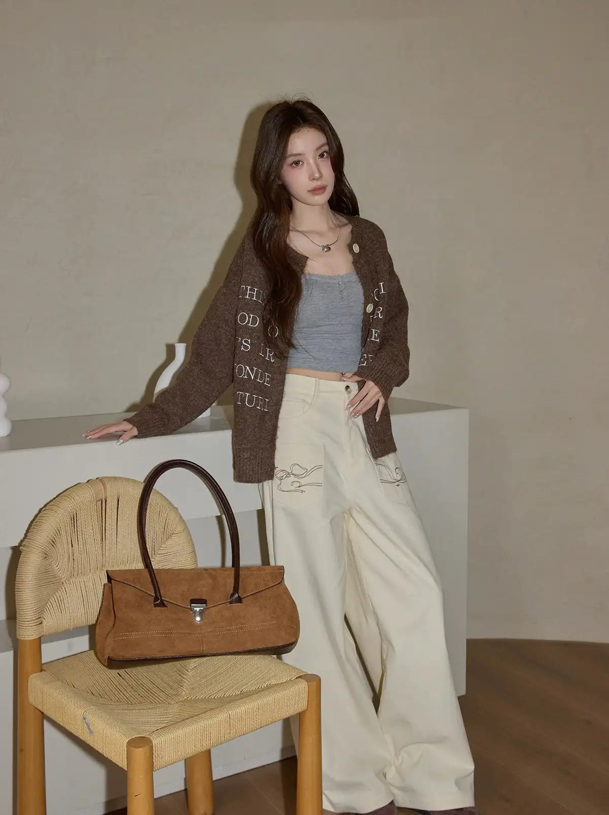 ブラウン英字ニットトップス   OL1882