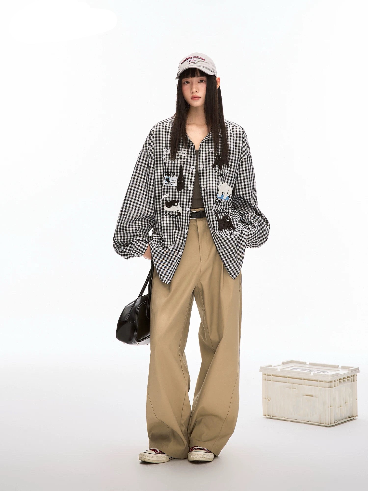 Cute and relaxed cat embroidered check shirt OL1821