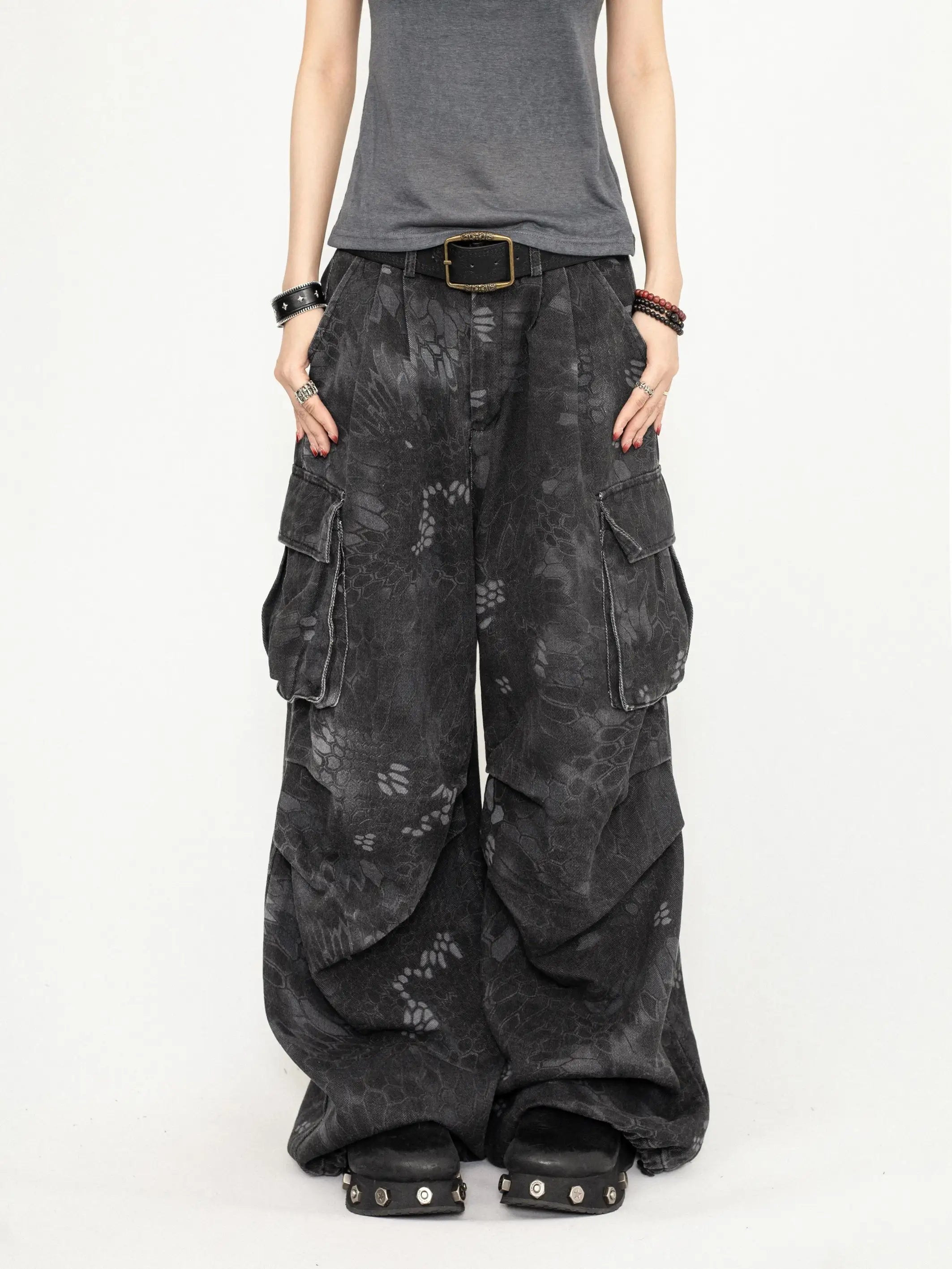 スネークカモルーズワイドパンツ ブラック