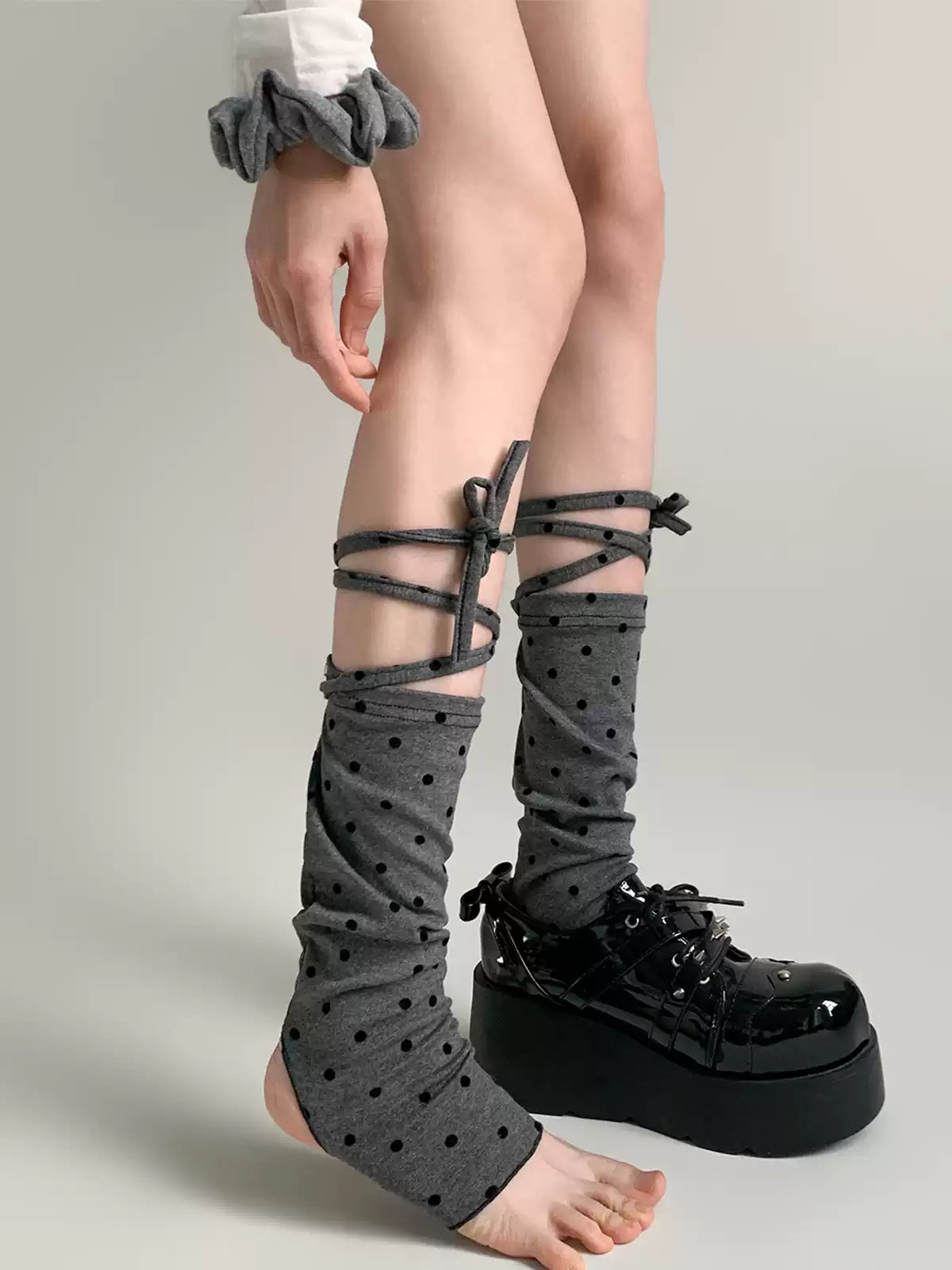 Polka Dot Lace Up Leg Warmers OLA016 oliviroa オリヴィオラ